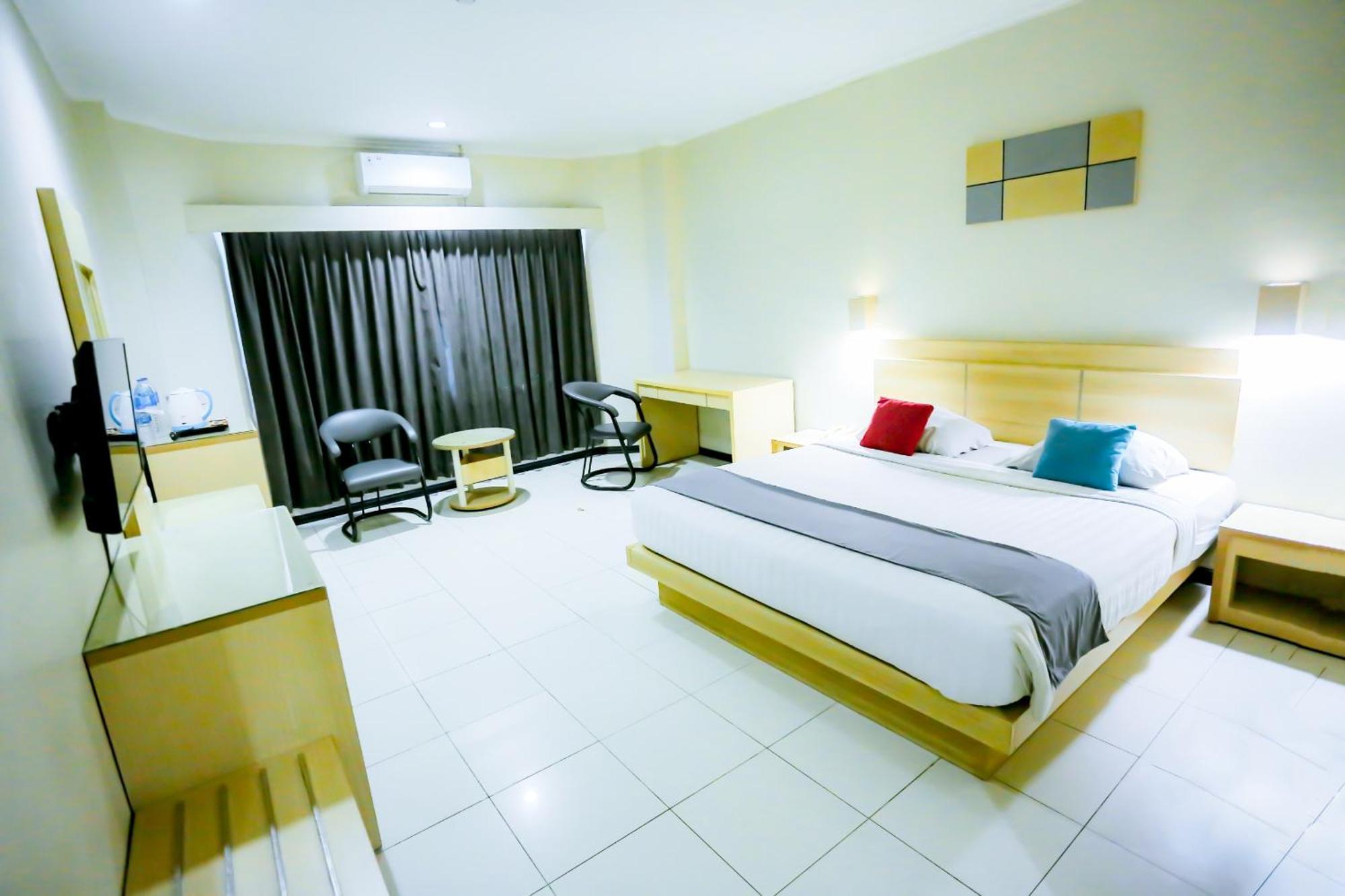Merpati Hotel Pontianak Exterior foto